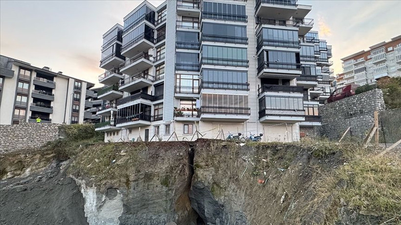 70 Kişi evlerinden tahliye edildi! Bartın'da inşaat kazılan alanda göçük - Resim: 2