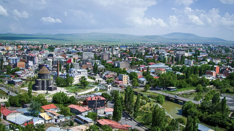 Merkez nüfusu 100 bini bulmuştu! Kars'ta araç sayısı ise 50 bini geçti - Resim: 1