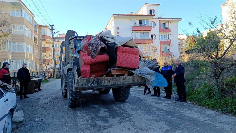 Kötü koku şikayetleri, iğrenç olayı ortaya çıkardı! Tam 10 kamyon... - Resim: 4