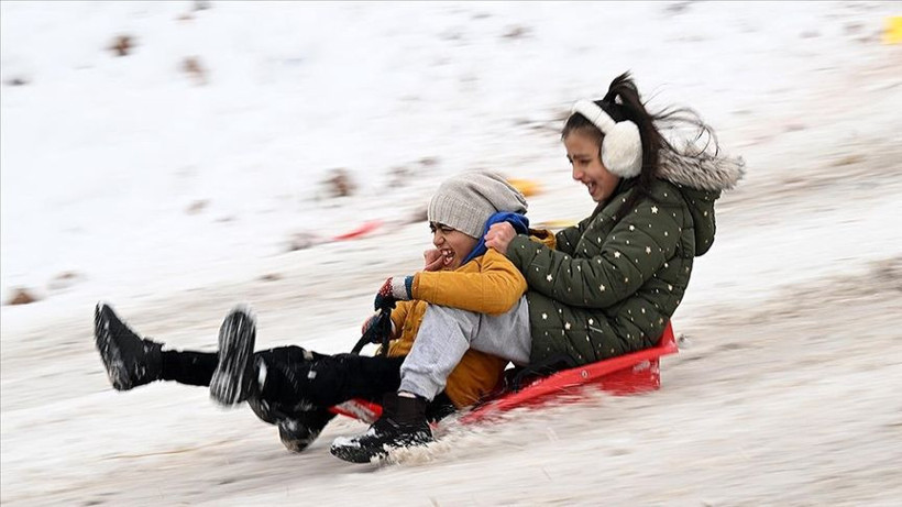 Valiliklerden peş peşe son dakika açıklamalar: 13 Ocak Salı hangi illerde okullar tatil edildi? - Resim: 1