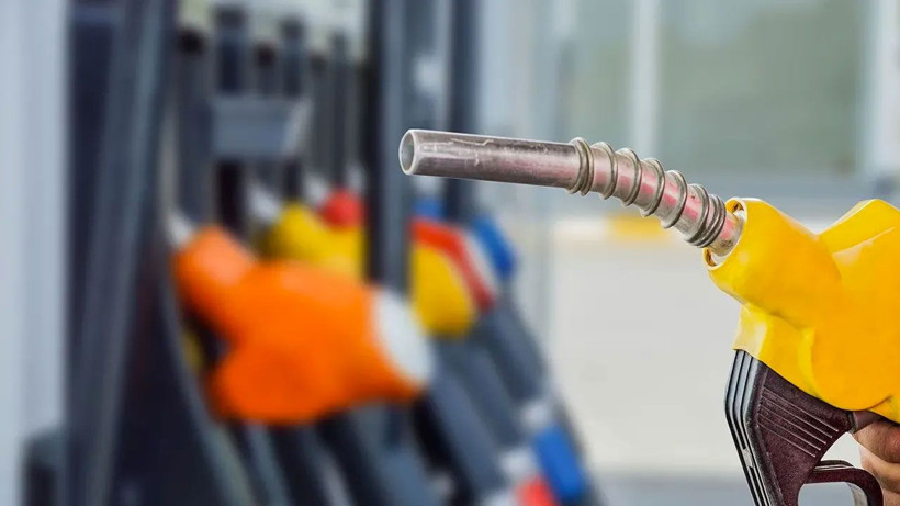 Benzinin litresi kaç lira oldu? Bir günlük zam sonrası benzine bu gece indirim var - Resim: 1