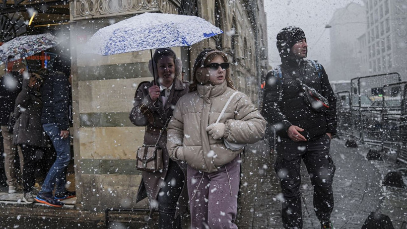 İstanbul için kar tescillendi! Kırım'dan gelen bu kar yağışı 4 bölgeyi vuracak - Resim: 1