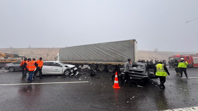 TAG Otoyolu'nda 10 aracın karıştığı zincirleme kaza! Ölenler ve yaralılar var - Resim: 2