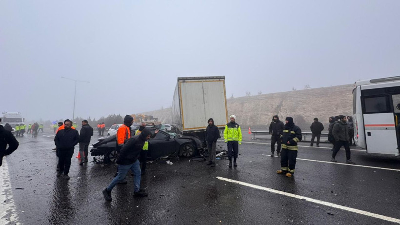 TAG Otoyolu'nda 10 aracın karıştığı zincirleme kaza! Ölenler ve yaralılar var - Resim: 3