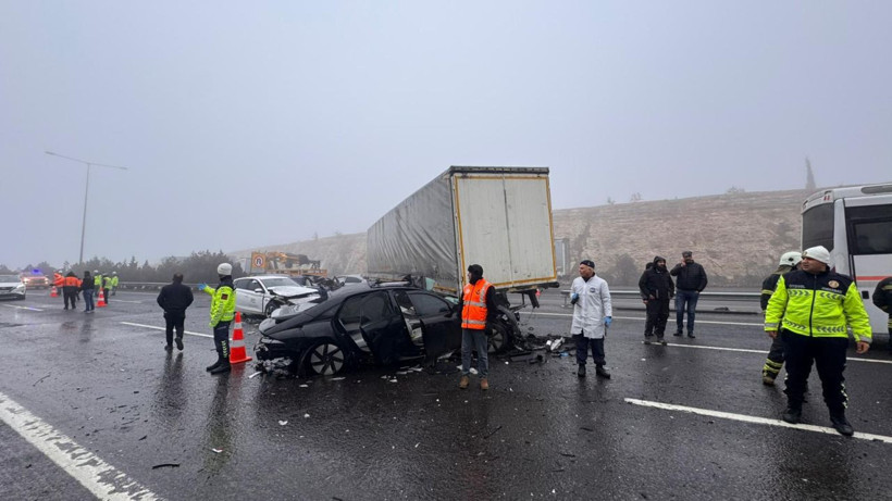 TAG Otoyolu'nda 10 aracın karıştığı zincirleme kaza! Ölenler ve yaralılar var - Resim: 4