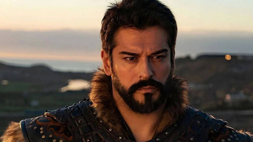 Burak Özçivit’in garajı servet değerinde! Aracının fiyatı ağızları açık bıraktı - Resim: 1