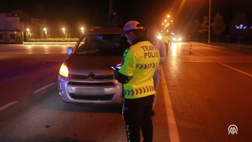 Trafikte yeni dönem: Araçtan inene 180 bin lira ceza, Makas atanın ehliyeti iptal - Resim: 2