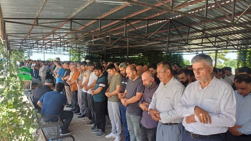 3 kişi öldürüldükleri mezarlıkta toprağa verildi! Batman'daki katliamın sebebi ne? - Resim: 1