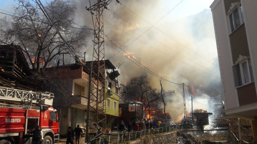 O köy 25 yılda 3 kez yandı! Artvin'in Dereiçi köyündeki yangının bilançosu: 60 ev 30 hayvan... - Resim: 14