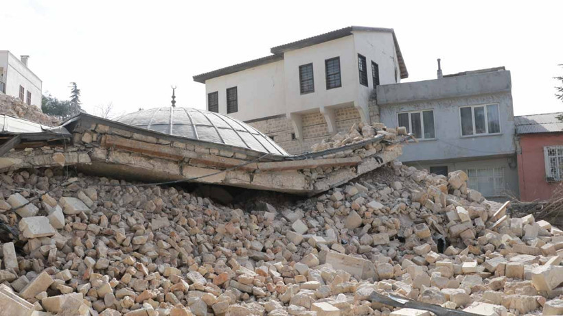 Fransız top mermisinin yıkmadığı cami depremde yıkıldı, minarede herkesin dikkatini çeken görüntü - Resim: 2