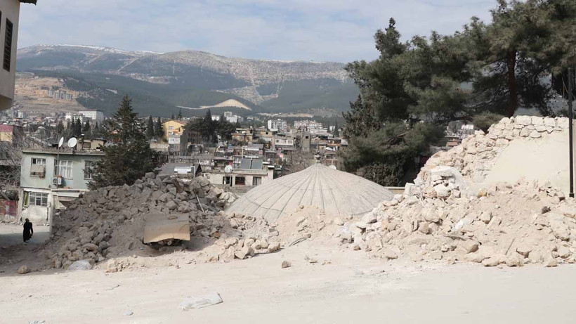 Fransız top mermisinin yıkmadığı cami depremde yıkıldı, minarede herkesin dikkatini çeken görüntü - Resim: 6