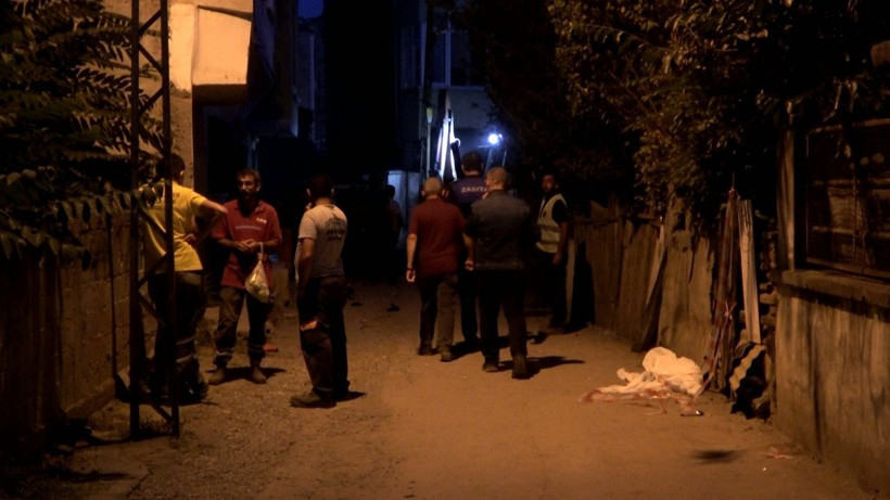 Belediye başkan adayının evinden 15 kamyon çöp çıktı! - Resim: 6