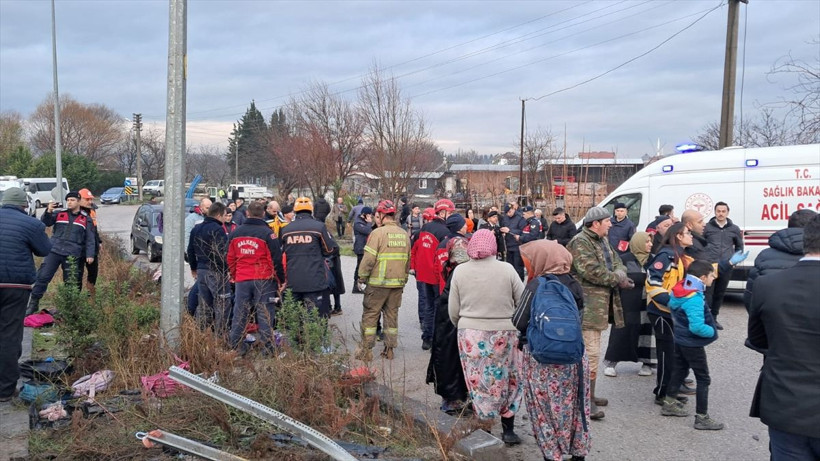Balıkesir'de feci kaza! Okul servisi ile tır çarpıştı: 5'i ağır 28 yaralı - Resim: 7