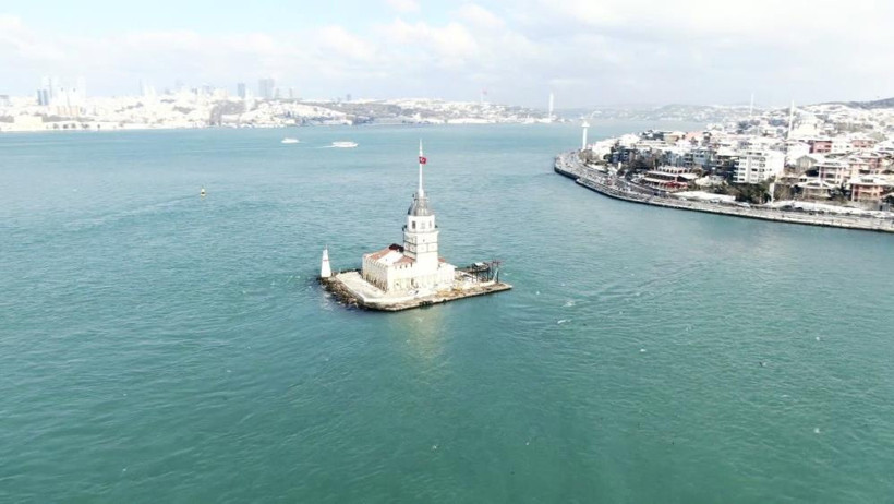 Kar ve fırtına sonrası İstanbul Boğazı`nın rengi değişti! Eşsiz masalsı manzara b&uuml;y&uuml;ledi - Resim: 0
