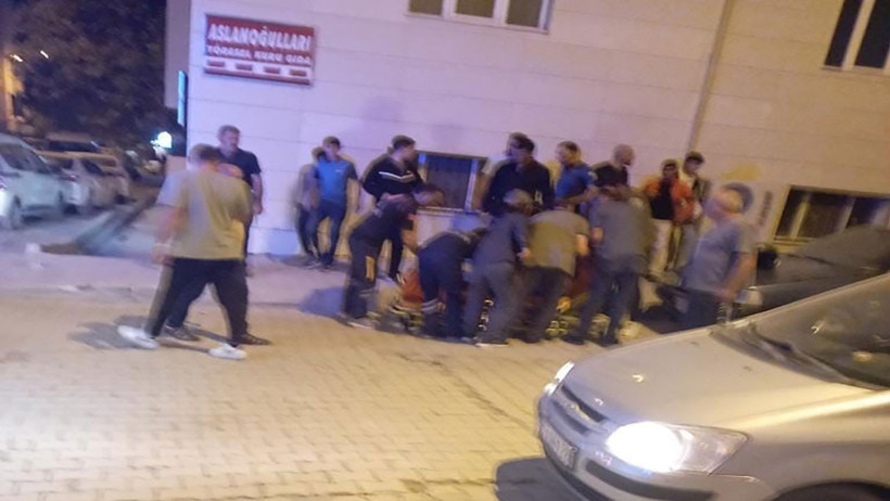 Elazığ'da iki grubun kavgası kan döktü! Silahlar patladı: 2 kişi yaralandı - Resim: 0