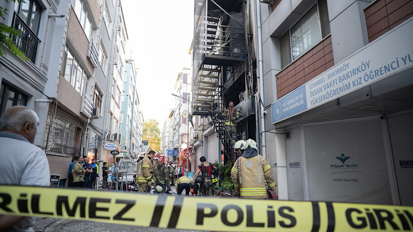 Bakırk&ouml;y&rsquo;de bir otelde &ccedil;ıkan yangında 12 kişi yaralandı - Resim: 1
