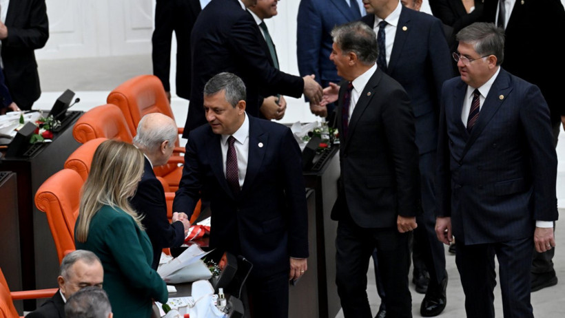 DEM Partililer Devlet Bahçeli ile selamlaşmak için sıraya girdi - Resim: 0