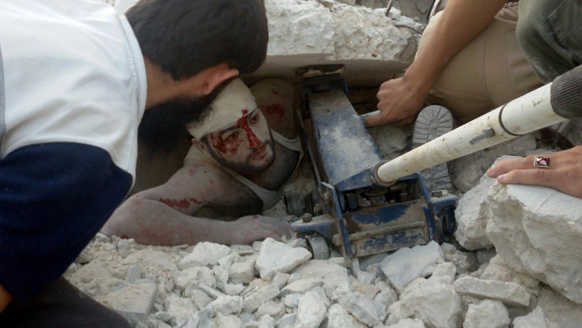 Öldürmeyen Allah öldürmüyor! Üzerine koca bina yıkıldı ama... - Resim: 2