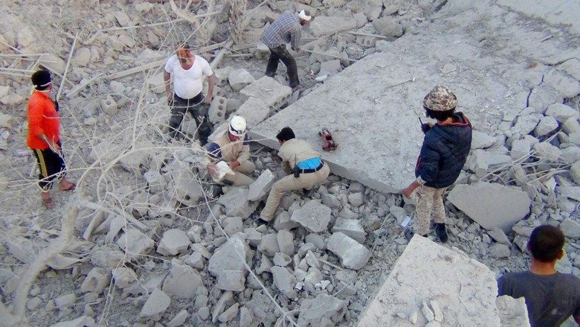 Öldürmeyen Allah öldürmüyor! Üzerine koca bina yıkıldı ama... - Resim: 4