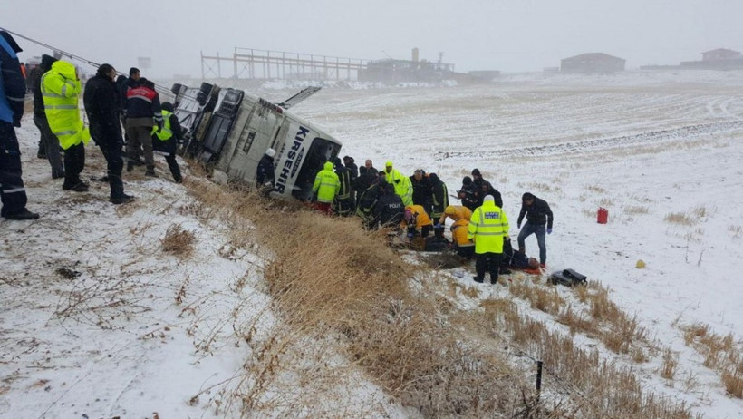 Kırşehir'de feci kaza! Çok sayıda ölü ve yaralı... - Resim: 1