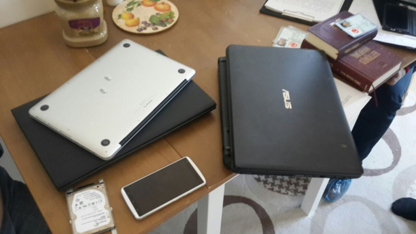 Twitter fenomeni JeansBiri'nin evinden çıkanlara bakın! - Resim: 1