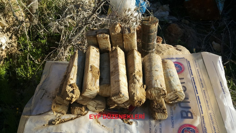 Arama yapan askerler taşın arkasında bakın ne buldu? - Resim: 2