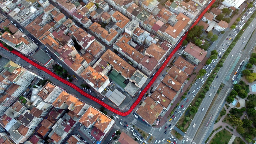 1919 metrelik bayrakla darbeye karşı yürüdüler! - Resim: 2