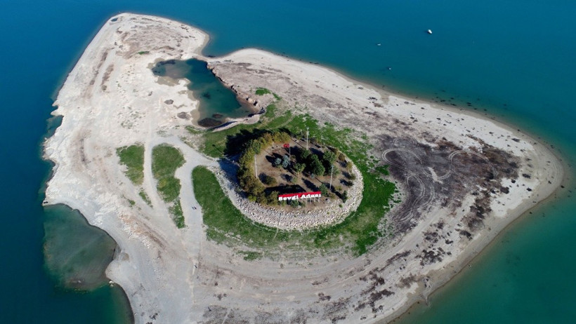 Sevgi Adası suların çekilmesiyle ortaya çıktı! - Resim: 3