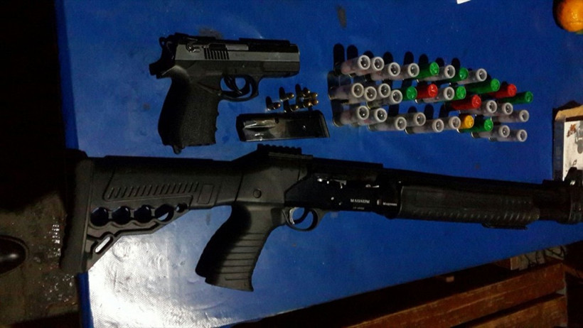 Zırhlı minibüs paniği! İçinden neler çıktı?.. - Resim: 3