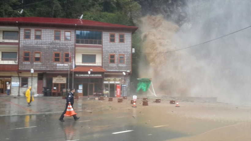 Rize'de sel felaketi! Dereler taştı ölü ve yaralılar var - Resim: 1