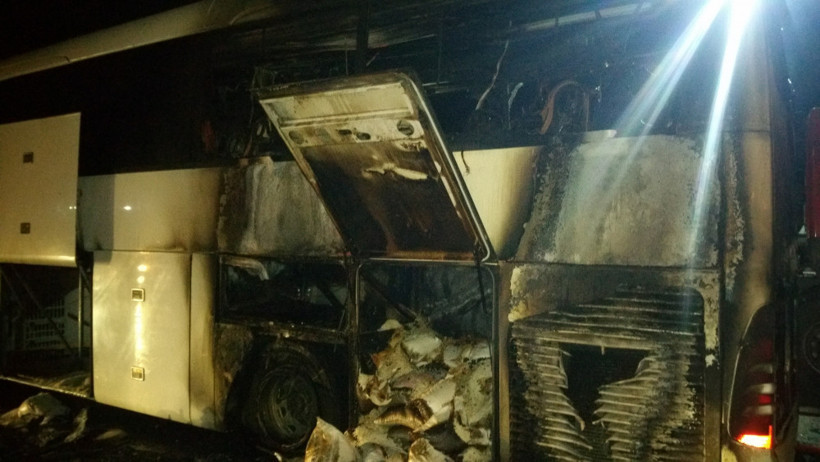 Seyir halindeki otobüs alev alev yandı - Resim: 3