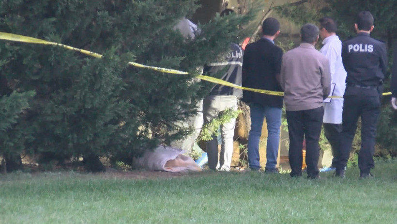 Bahçelievler'de bir kişi ağaca asılı halde bulundu - Resim: 1