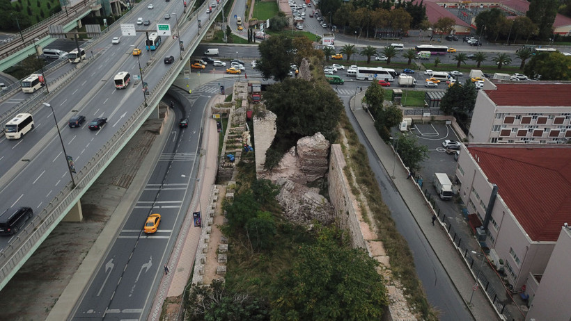 İstanbul'un mirası tarihi surlarda çökme! - Resim: 1