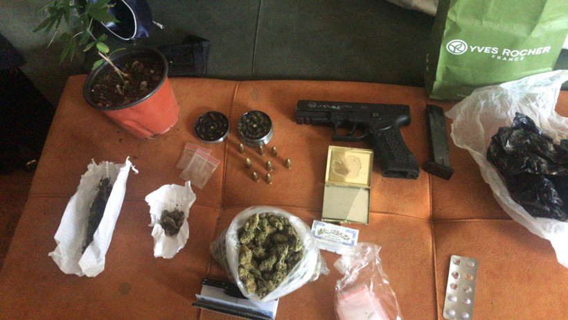 Ünlü isimlerin torbacısı sevgilisiyle birlikte yakalandı!  - Resim: 3