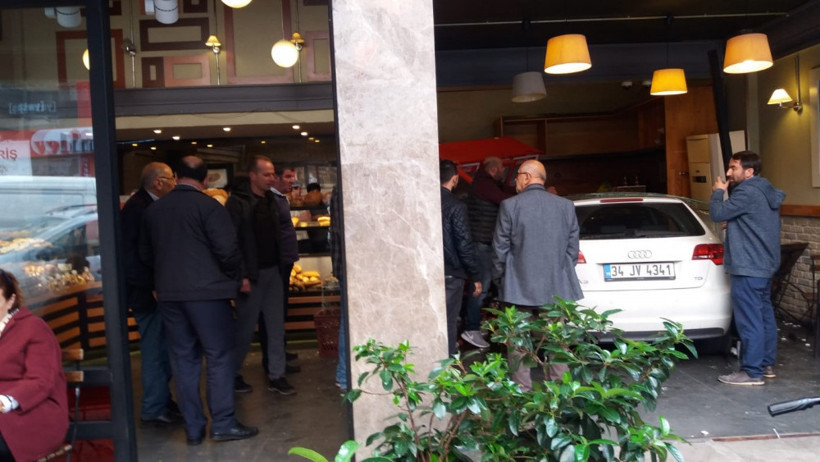 Fren yerine gaza bastı fırına daldı! Faciaya ramak kala - Resim: 4