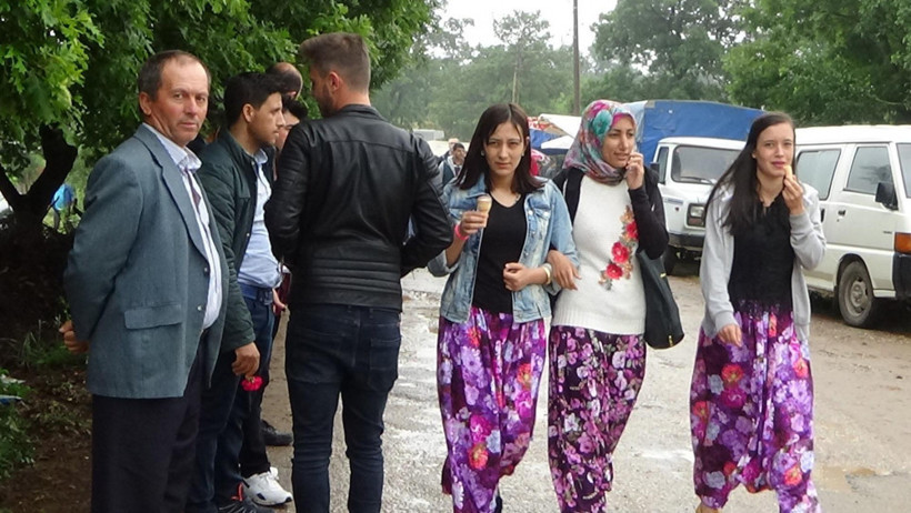 Aşıklar Sokağı'nda volta atarak kendilerine eş aradılar - Resim: 1