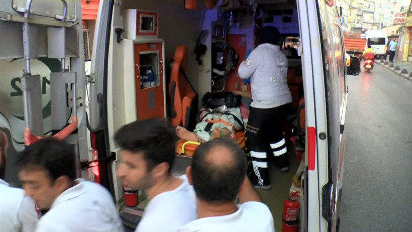 Çarşafla kaçmaya çalışan kadınlar yere çakıldı - Resim: 1