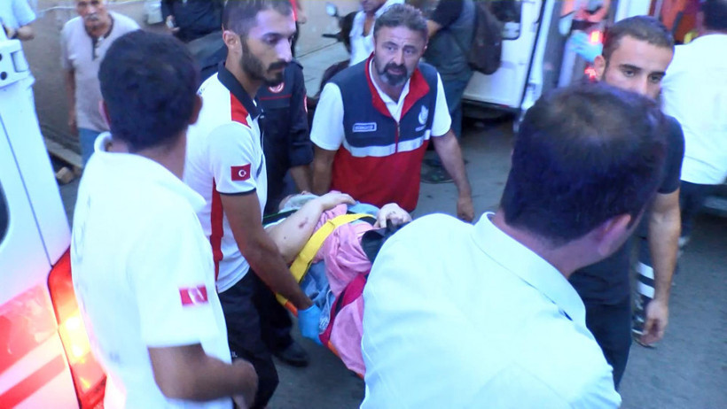 Çarşafla kaçmaya çalışan kadınlar yere çakıldı - Resim: 3