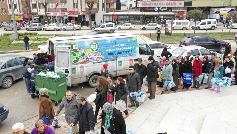 5 plastik şişe getirene bez çanta kuyruğu - Resim: 2