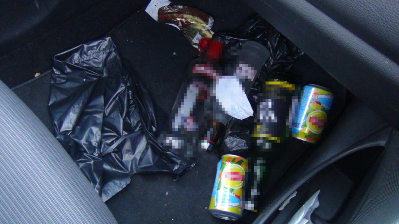 Ne yaptılarsa olmadı! Arabanın içini gören isyan etti - Resim: 3