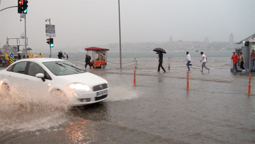 Üsküdar'da denizle yol fırtınayla birleşti - Resim: 4