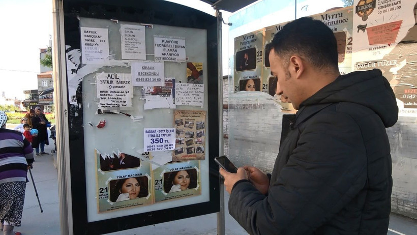 Sultangazi'de otobüs duraklarına 'satılık böbrek' ilanı astı - Resim: 3