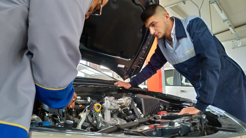 Kütahyalı vatandaş oğlu ile aynı liseden mezun oldu - Resim: 3