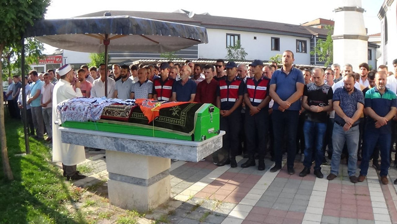 Üniversiteli Burcu gözyaşları arasında Bursa'da toprağa verildi - Resim: 3