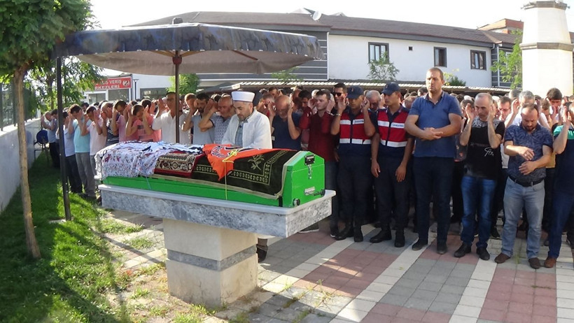 Üniversiteli Burcu gözyaşları arasında Bursa'da toprağa verildi - Resim: 4