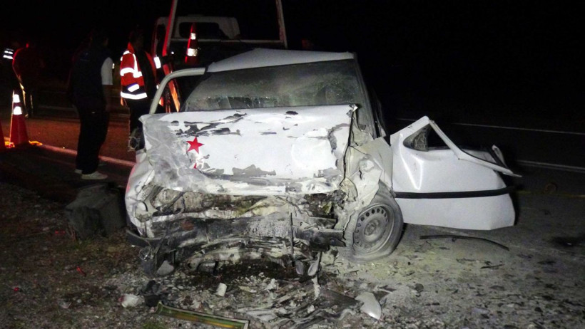 Nevşehir'de otomobiller kafa kafaya çarpıştı 3 ölü 2 yaralı - Resim: 2