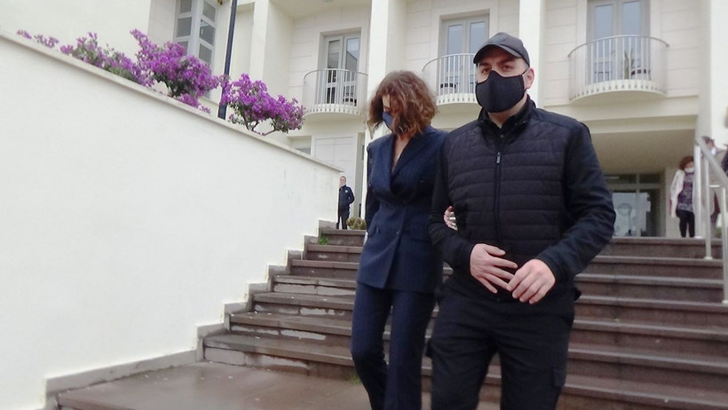 Sıla-Hazer Amani çiftinin 1 yıl süren evliliği 15 dakikada bitti - Resim: 1