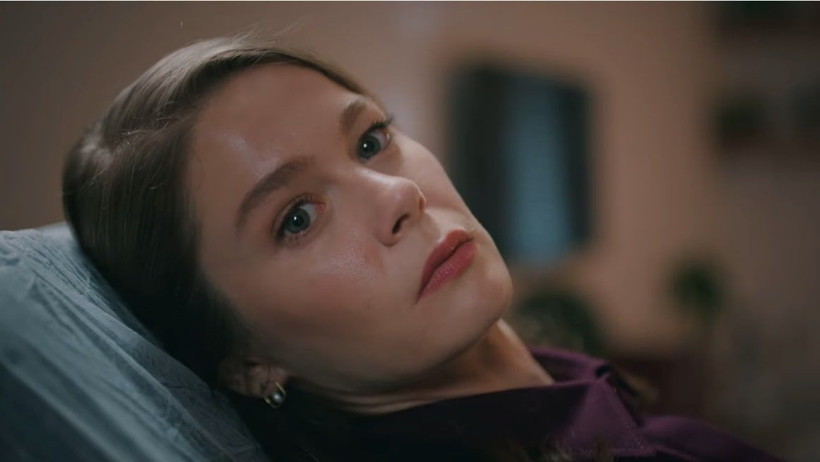 Burcu Biricik'i Camdaki Kız'ın bekaret sahnesi yaktı Hazal Kaya akıllara geldi - Resim: 4