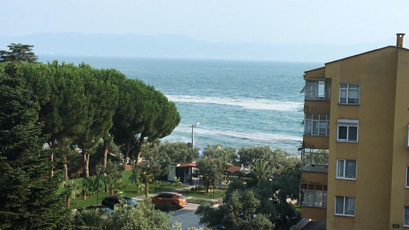 Kabus geri döndü! Bursa Gemlik sahilinde müsilaj bayram öncesi üzdü - Resim: 1