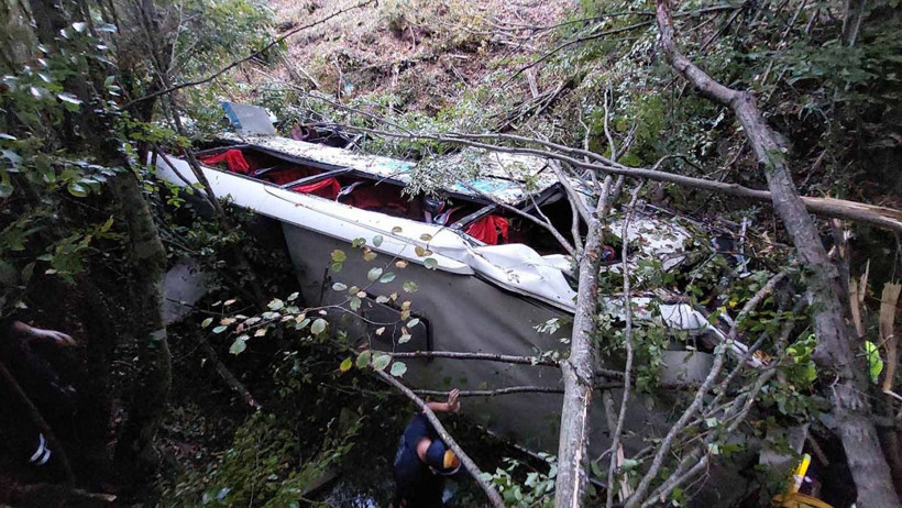Samsun'da feci kaza! Yolcu otobüsü 150 metre yüksekten dereye uçtu! Ölü ve yaralılar var! - Resim: 2